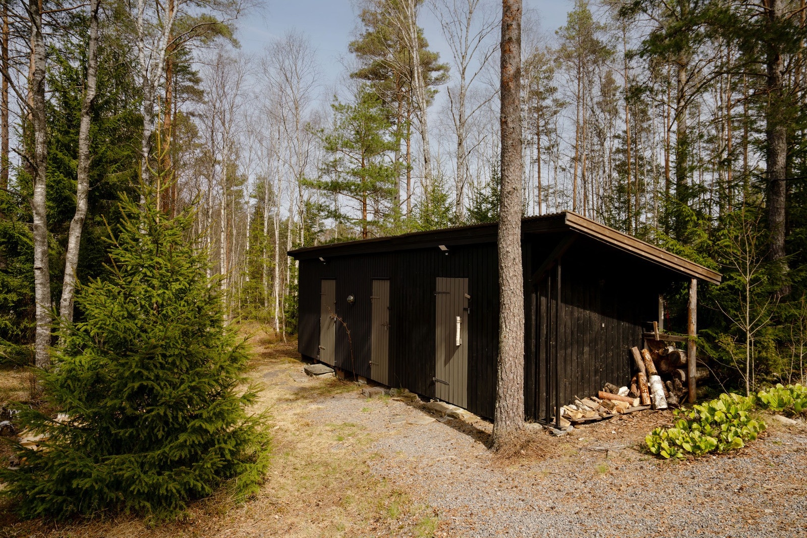 Bod/uthus med utedo. Galleribilde
