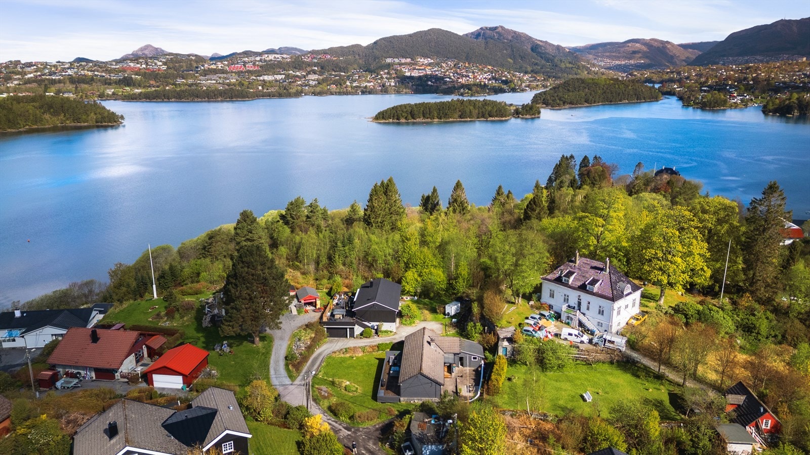 Her bor man i et populært og barnevennlig område med nærhet til både natur og sjø. Galleribilde