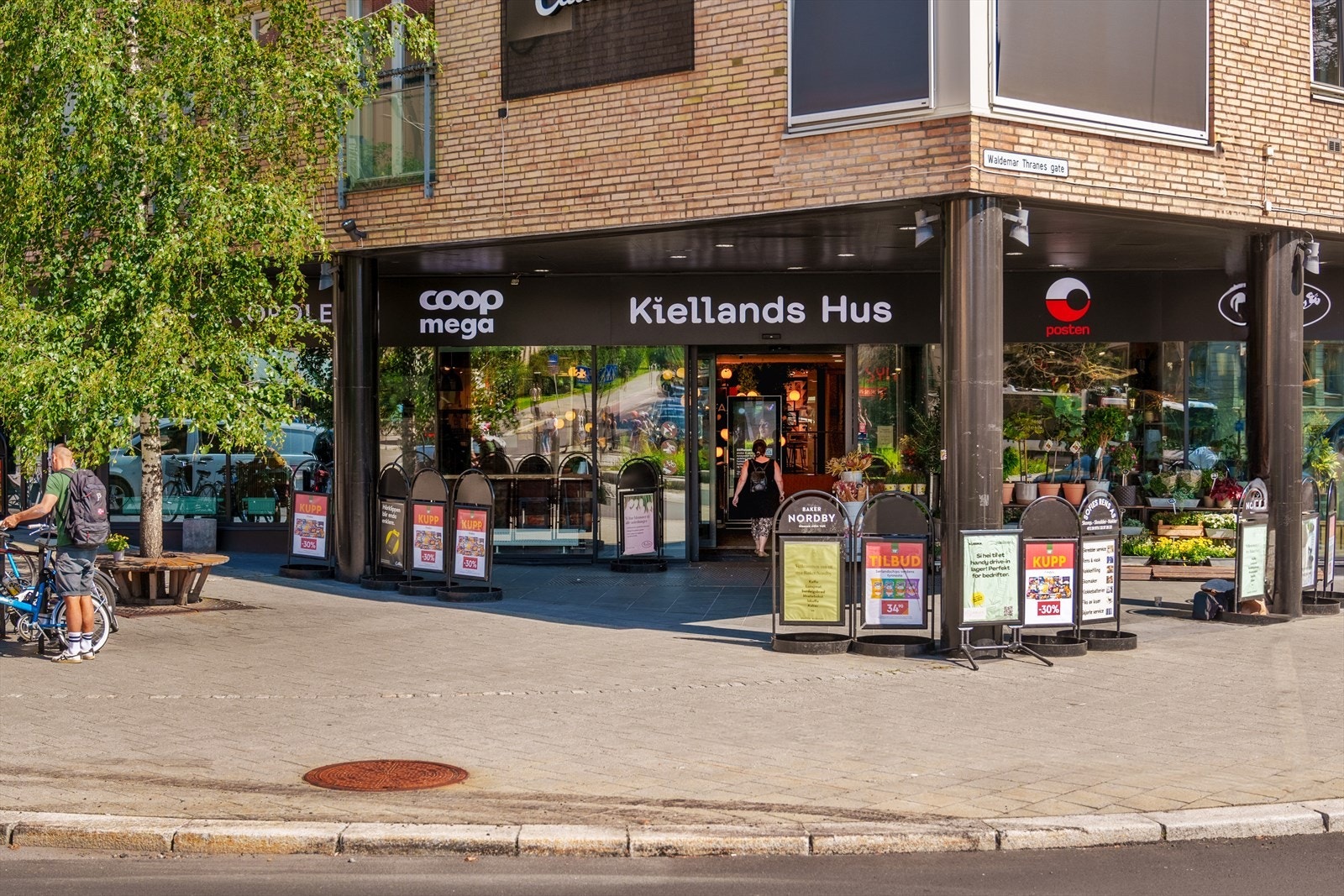 Kiellands Hus nærsenter med Coop Mega, apotek og vinmonopol ligger kun fire minutters gange unna. Galleribilde