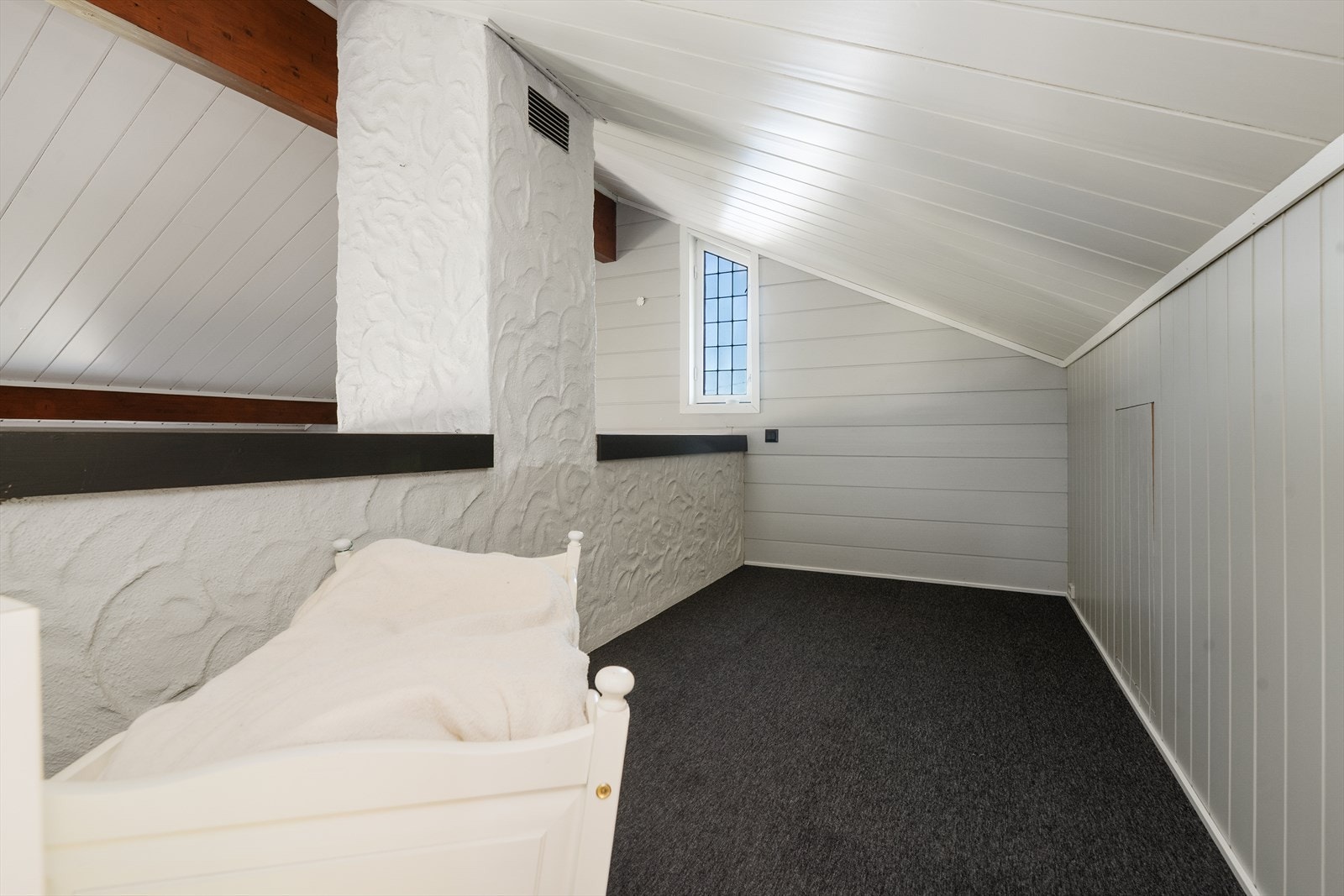 Hemsen har adkomst via trapp fra stuen. Galleribilde