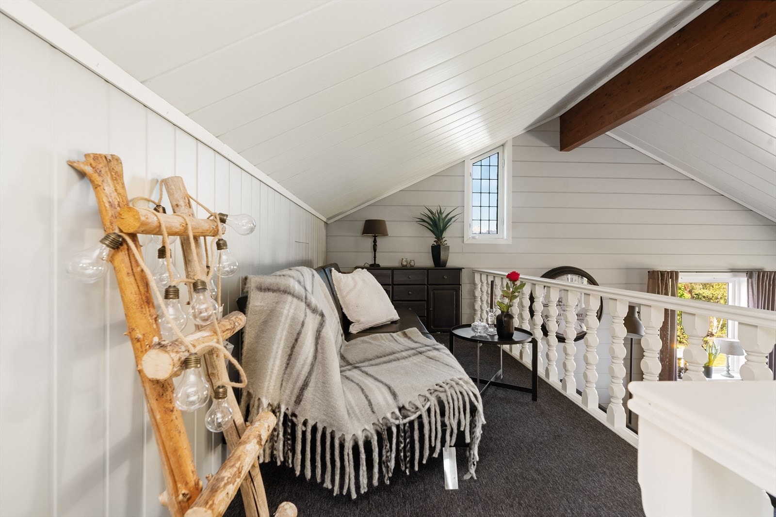 Hemsen over stuen fungerer som en ekstra, lun krok. Galleribilde