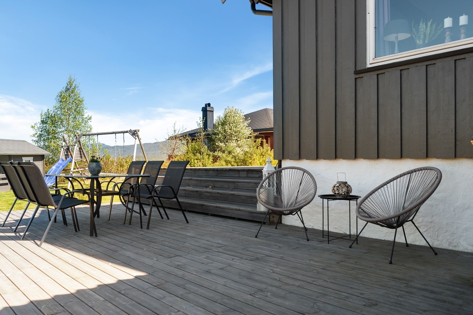 Terrassen har flere nivåer og rikelig med plass. Galleribilde