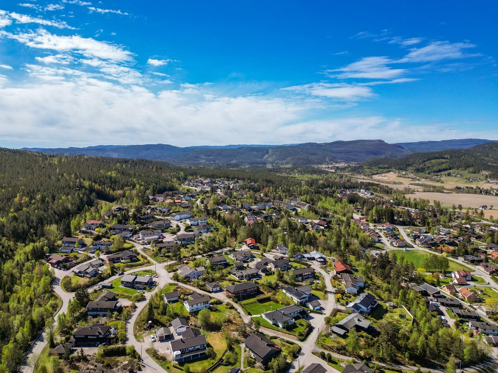 Breisås er et fredfullt og behagelig nabolag med velholdte eiendommer. Galleribilde
