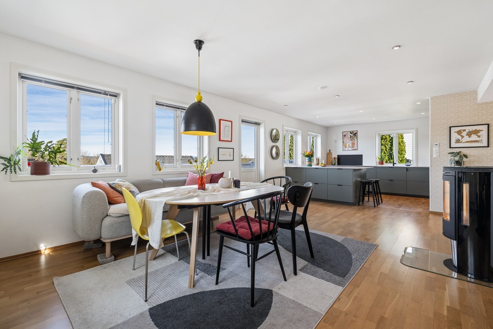 Se for deg hvor hyggelig det er her til frokost Galleribilde