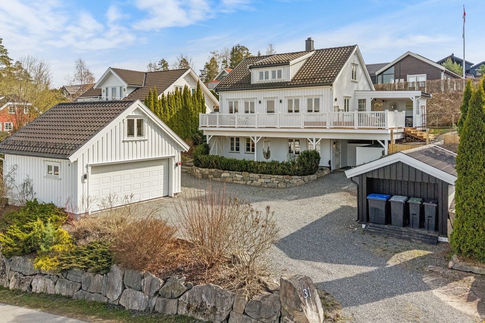 Klassisk familiebolig med godkjent utleiedel Galleribilde