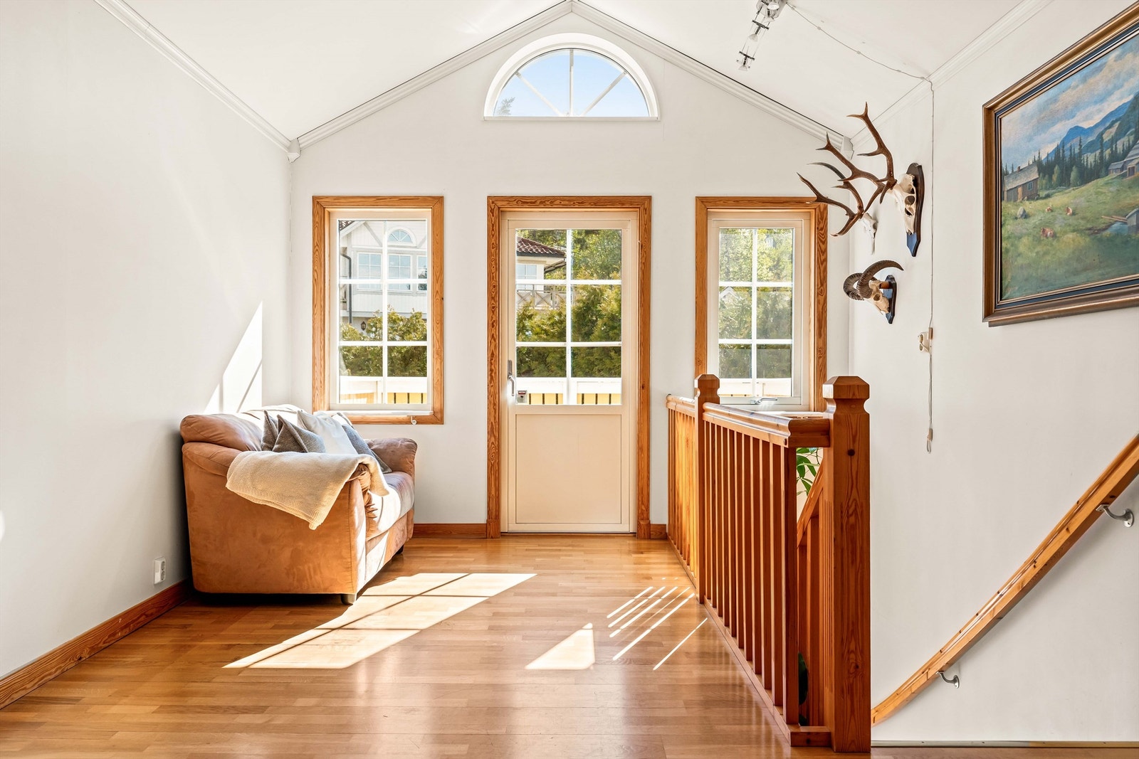 Fra loftstuen er det utgang til en veranda på 5 m². Galleribilde