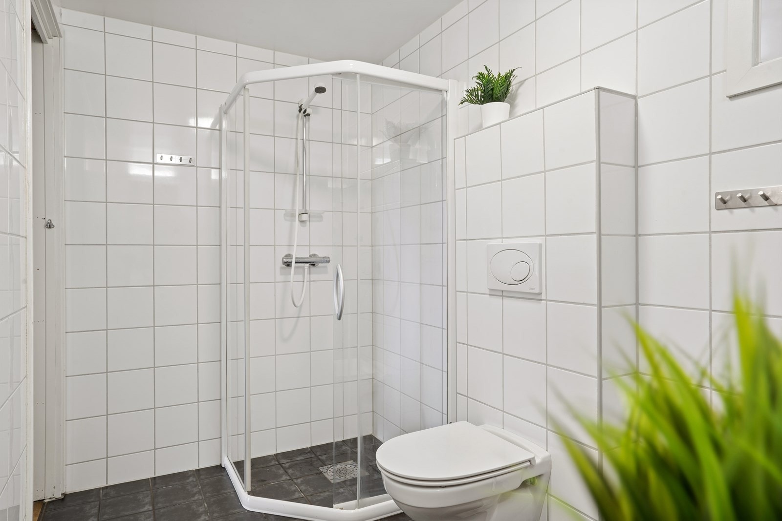 Badet fremstår som velholdt og funksjonelt. Galleribilde
