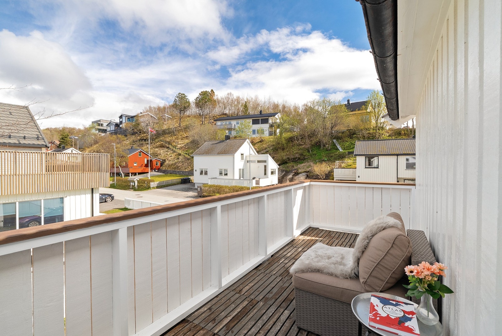 Balkong på 8 m², hvor man kan nyte morgenkaffen, henge opp klesvasken el. Galleribilde