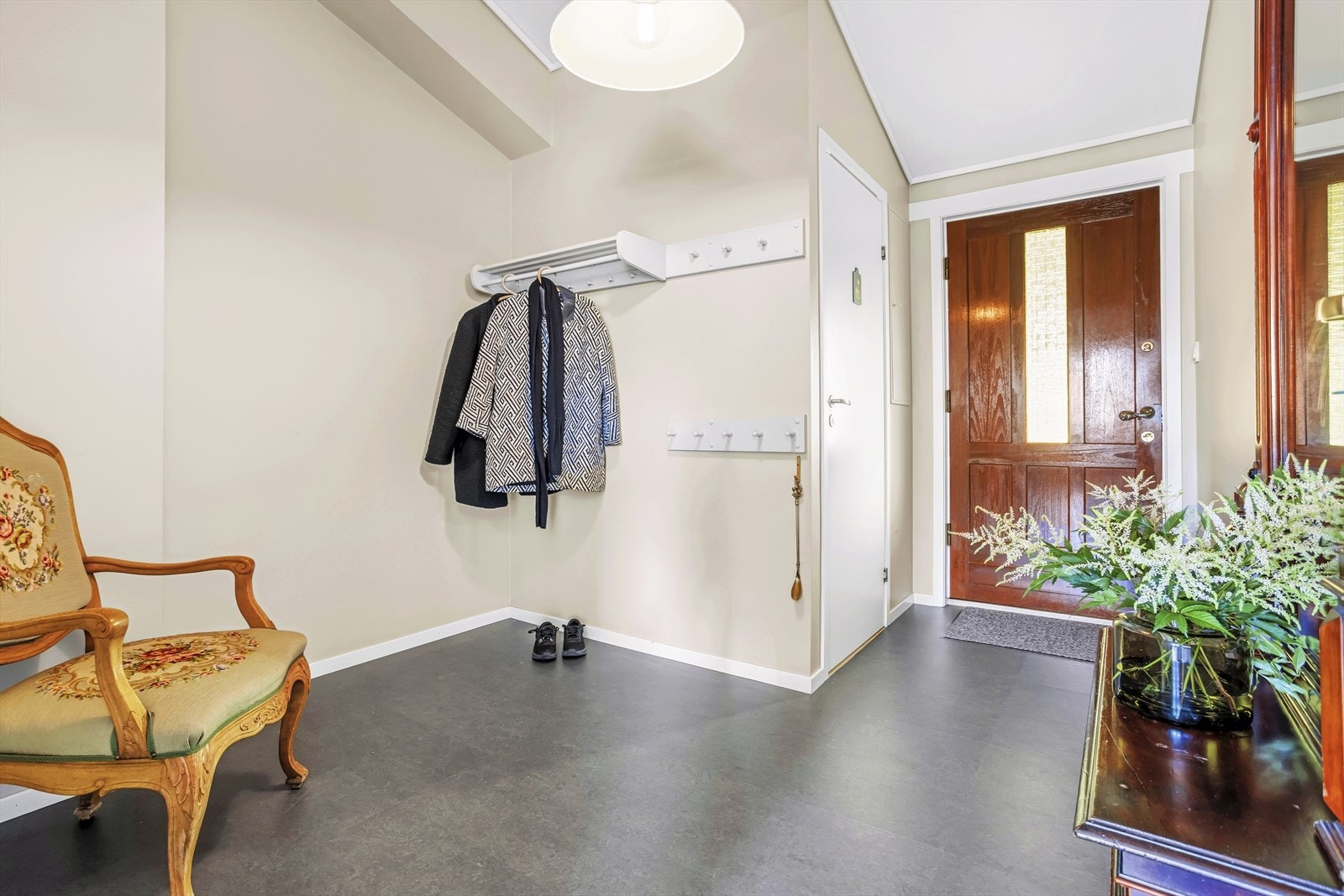 Her er det gode muligheter for praktiske oppbevaringsløsninger. Galleribilde