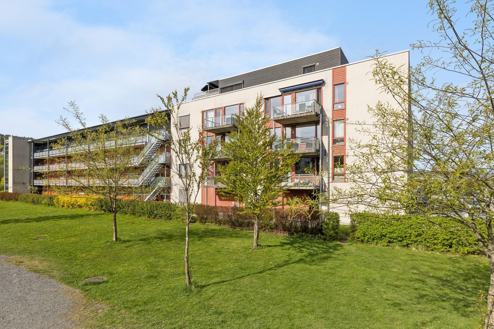 Leiligheten har en fin plassering på Lillestrøm Syd - med nærhet til servicetilbud som butikker, spisesteder og kollektivtrafikk, samt fine turområder. Galleribilde