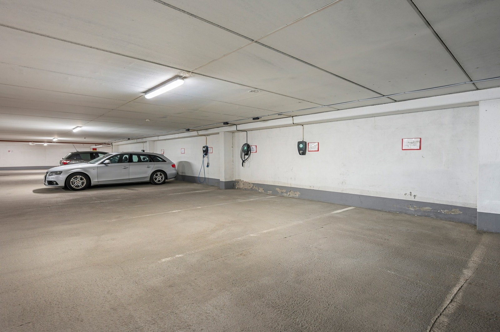Leiligheten disponerer egen p-plass i parkeringskjelleren Galleribilde