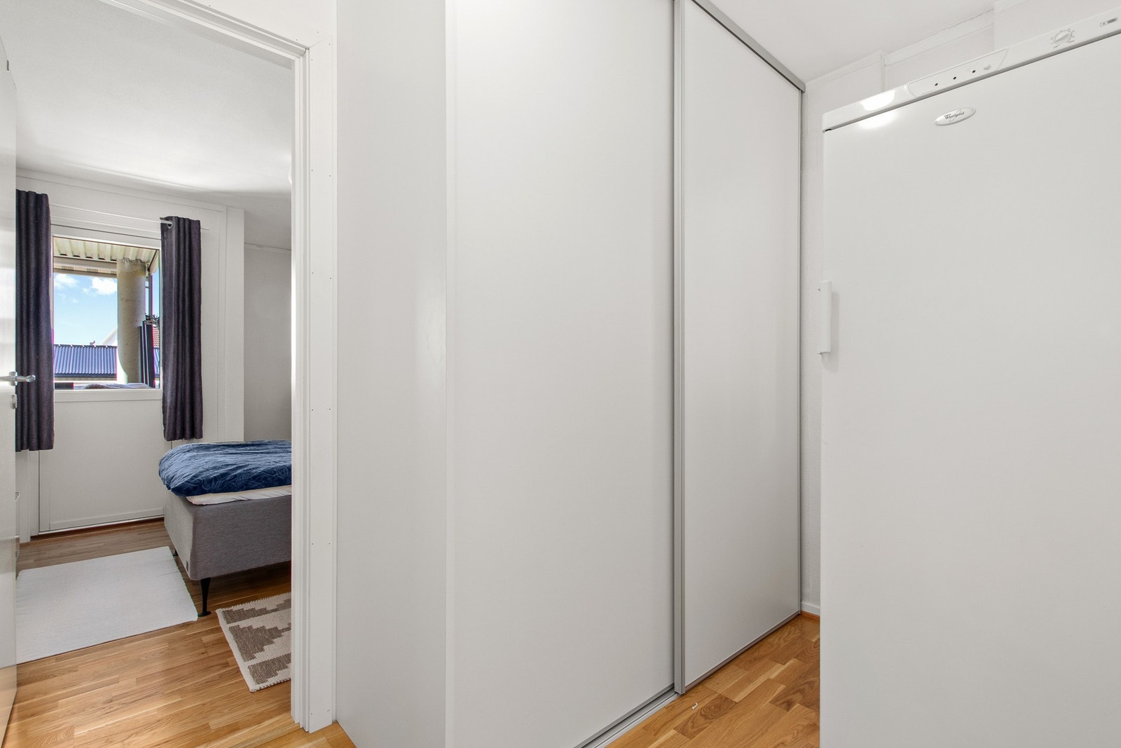 Gang med "walk in closet" Galleribilde