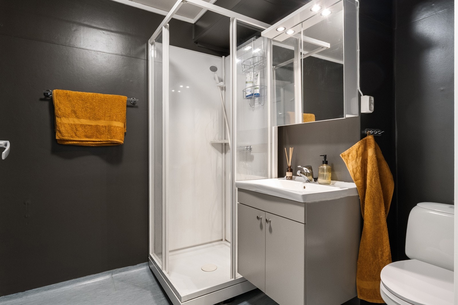 Badet ble oppgradert i 2011 og fremstår godt vedlikeholdt og funksjonelt. Galleribilde