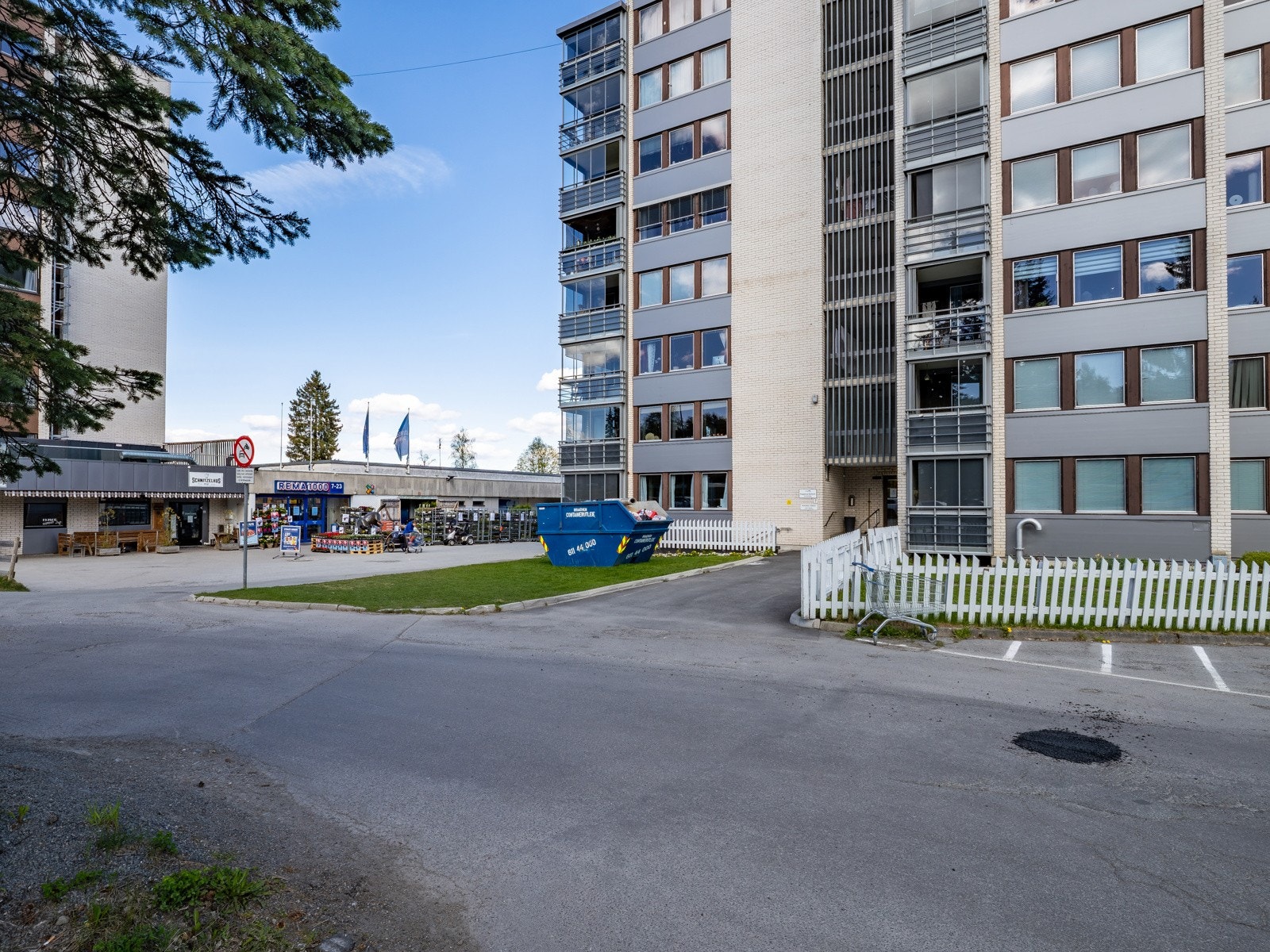 Rema 1000 er nærmeste nabo. Det gjør det lett å planlegge handlingen eller løpe ned hvis du glemmer melka. Galleribilde