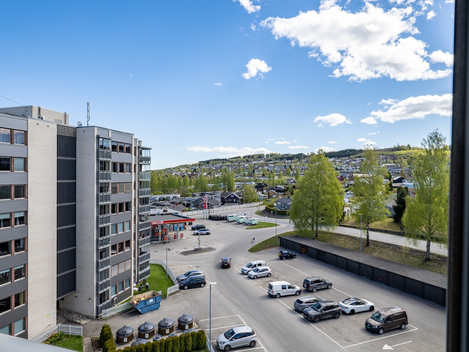 Gode solfhorhold fra sørvest vendt balkong. Galleribilde