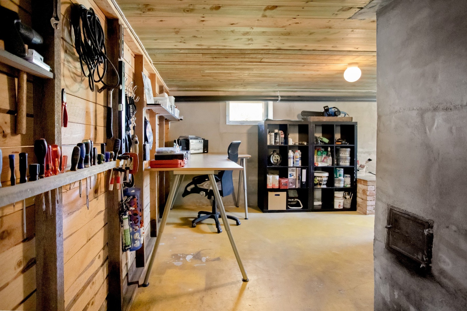 Mange praktiske boder i huset, med god oppbevaringsplass! Galleribilde