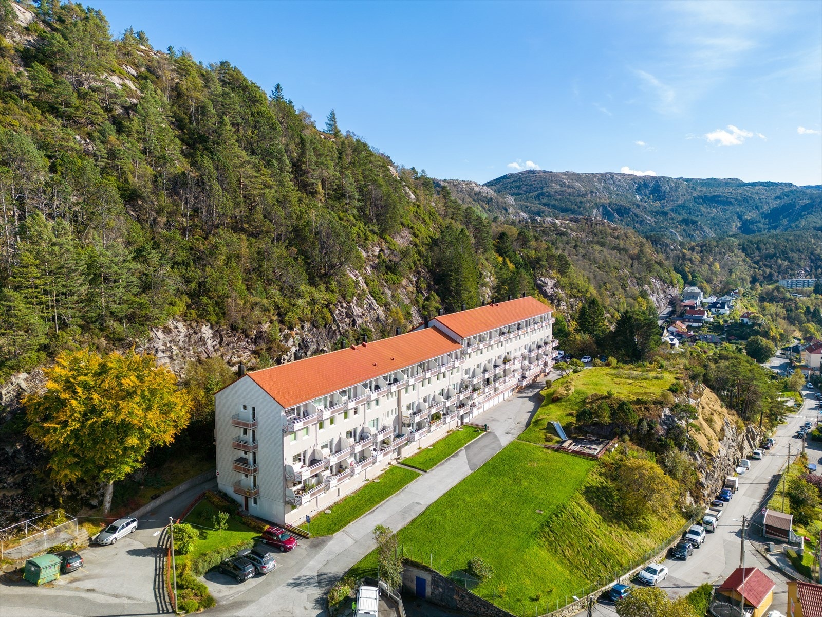 Aksjelaget tilbyr fellesfasiliteter som vaskeri, tørkeloft og sykkelparkering. Galleribilde