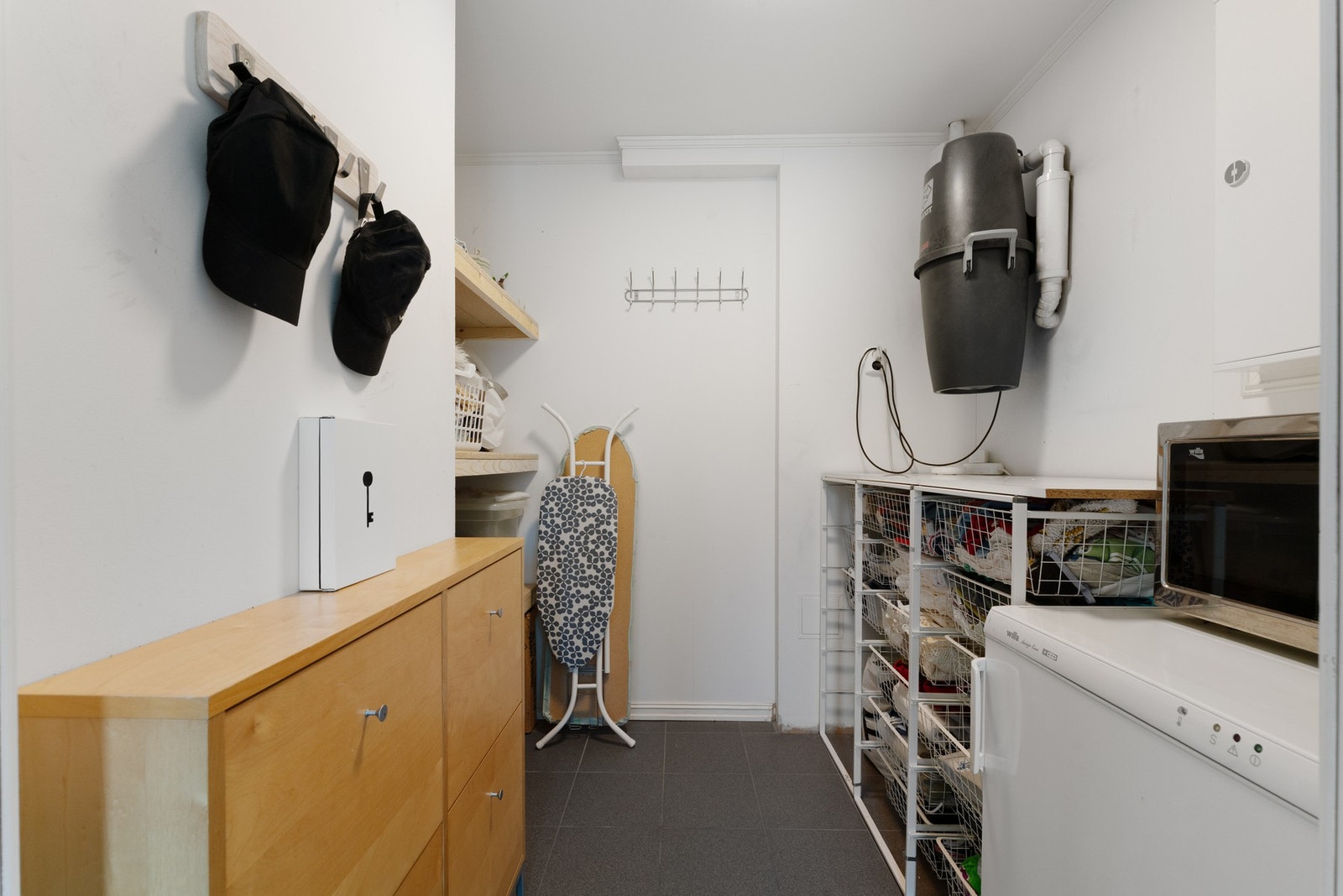 Bod er på 3,85 kvm og har god plass til valgfri innredning Galleribilde
