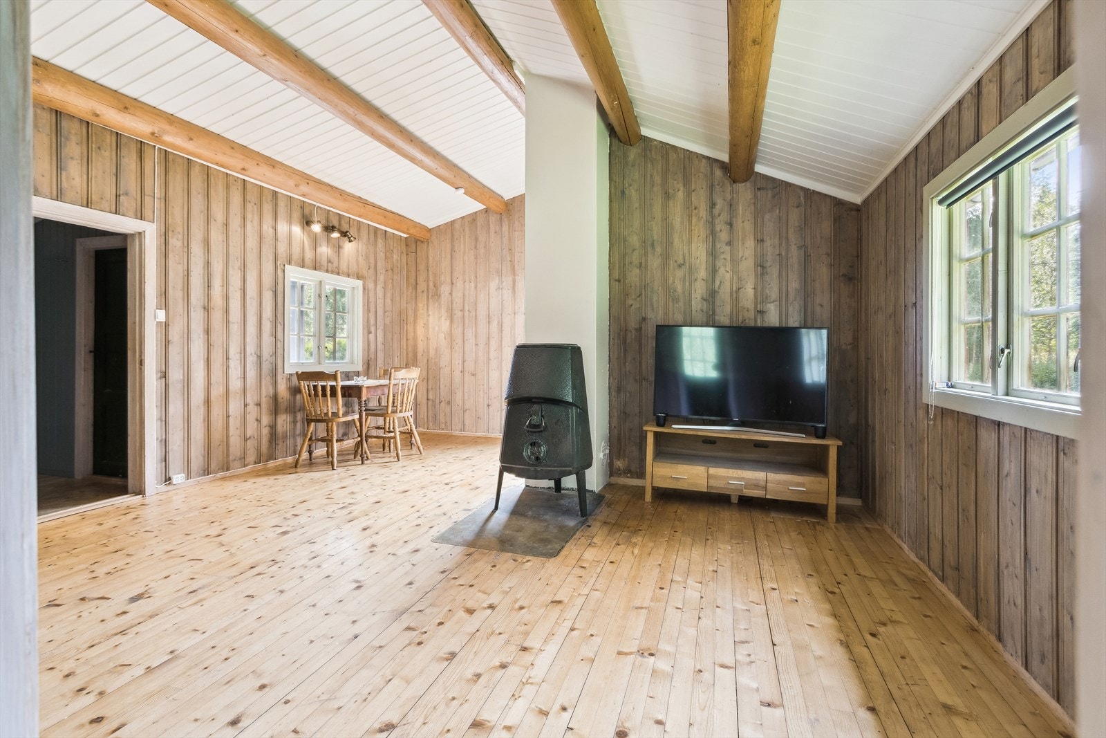 Stue med vedovn Galleribilde