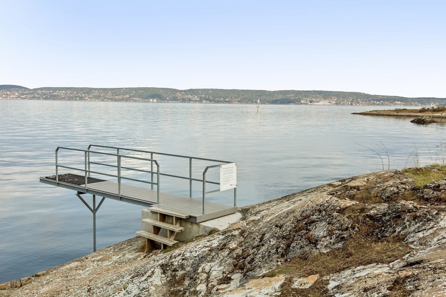 Det er kort gangavstand til Oslofjorden og Brygga på Slemmestad Galleribilde