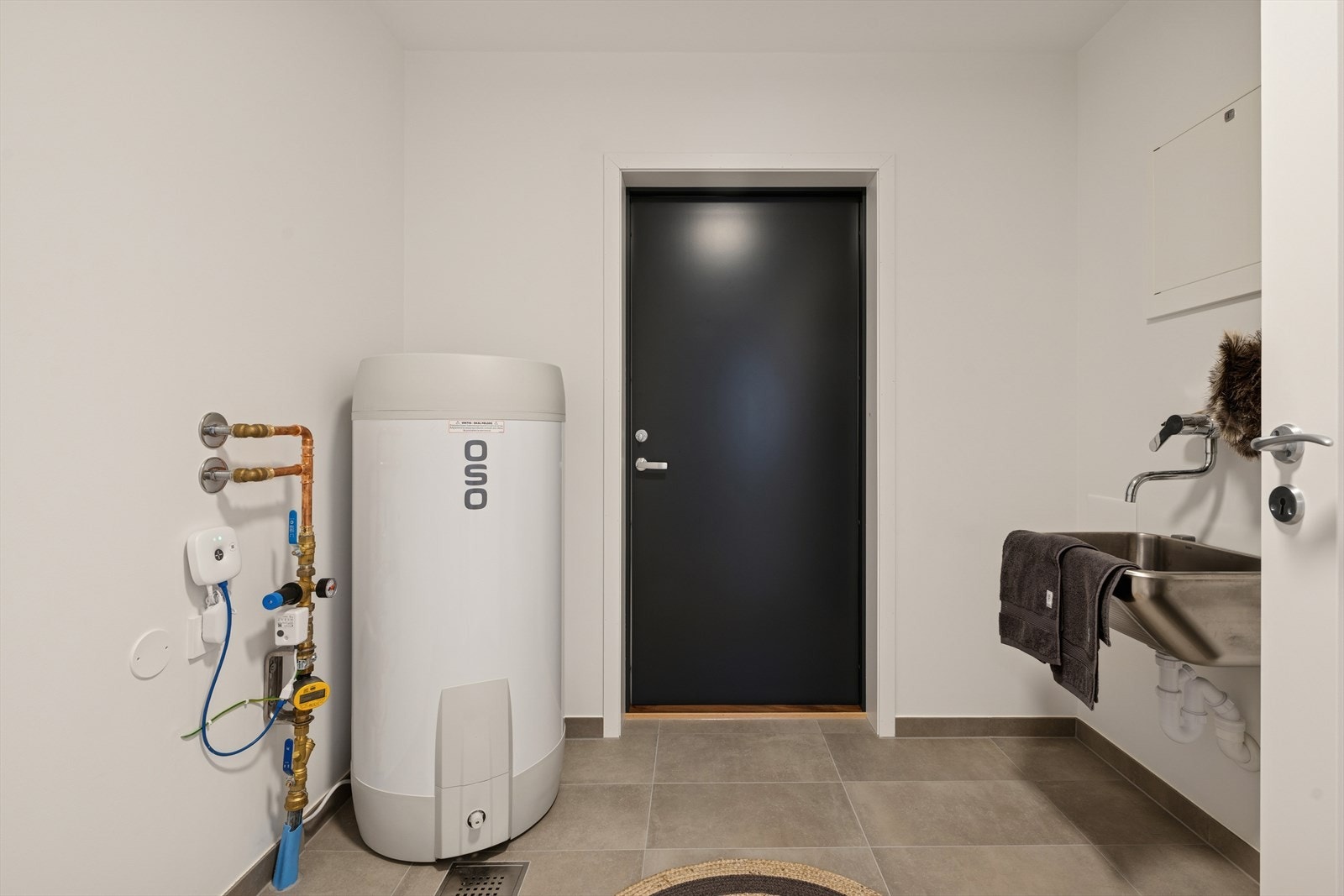 Vaskerommet har flislagt gulv med elektriske varmekabler og balansert ventilasjon. Galleribilde
