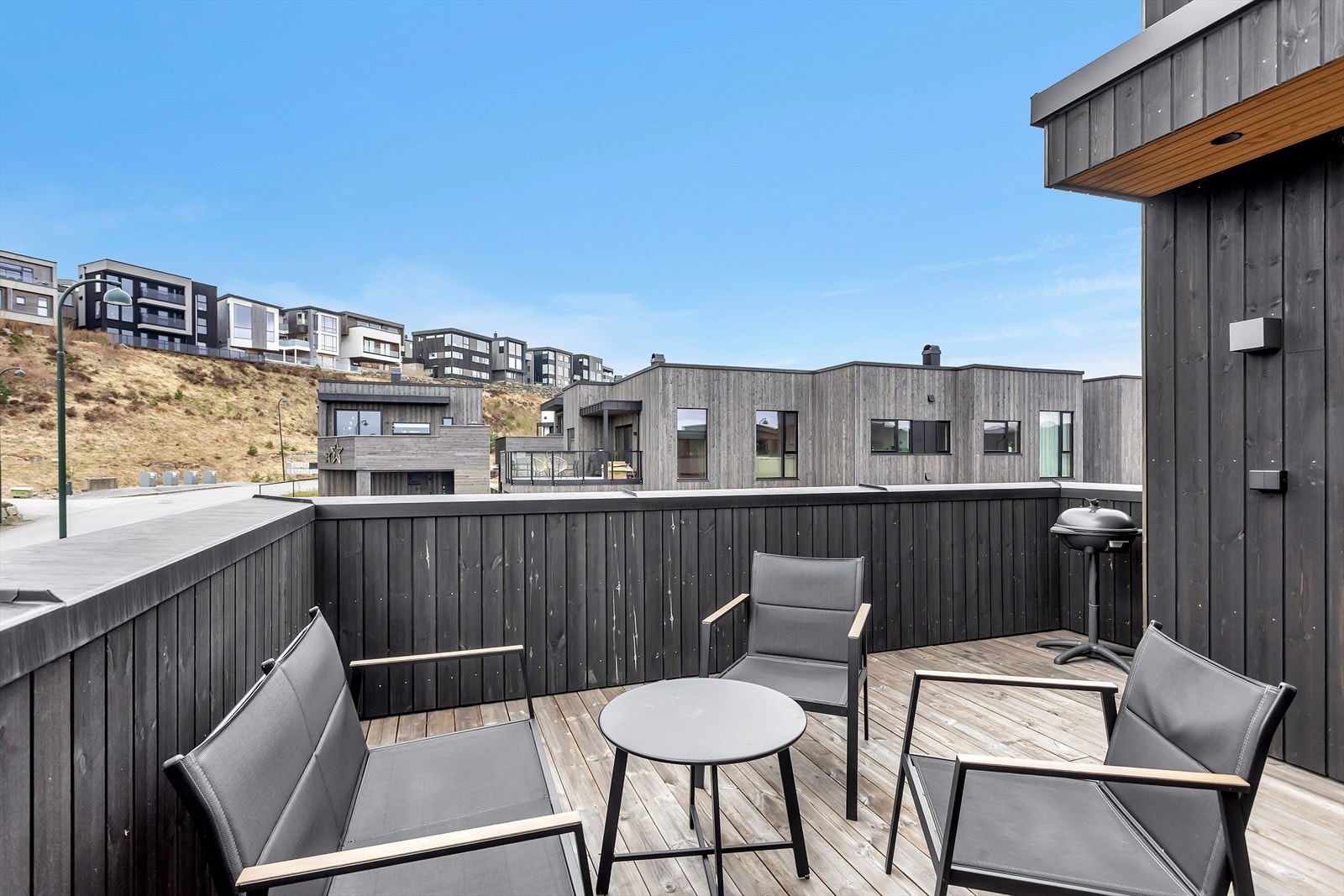 Utgang til solrik terrasse Galleribilde