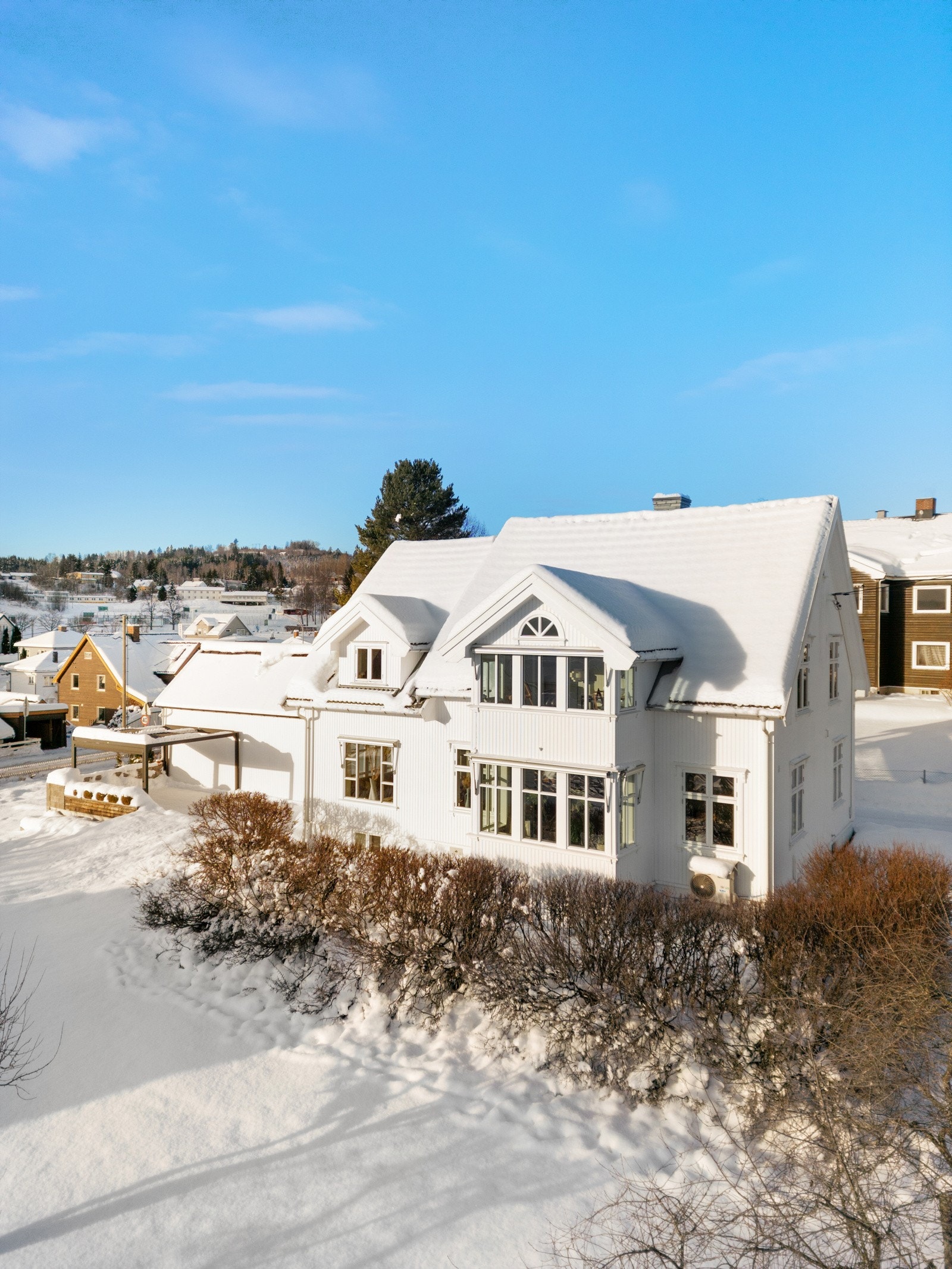 Gjøvik kombinerer det beste av to verdener: et levende og urbant bysentrum, samtidig som du har kort vei til skog og mark, strand og Mjøsa. Galleribilde