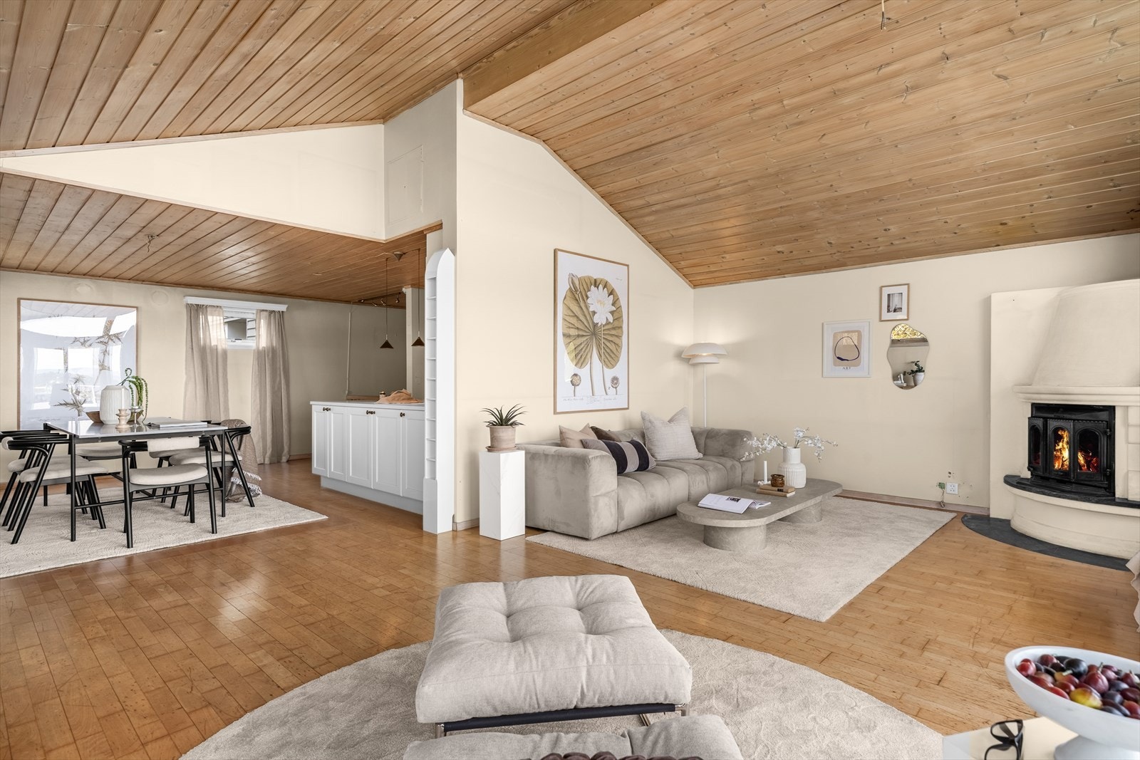 En innbydende stue med stort potensial for egen stil. Galleribilde