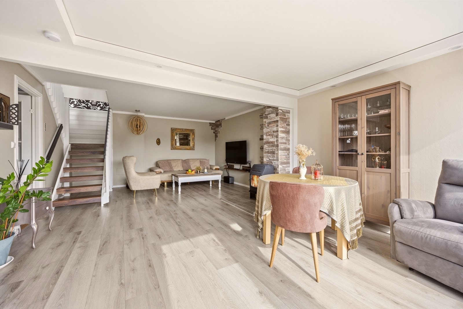 Naturlig plass for spisegruppe i stuen Galleribilde