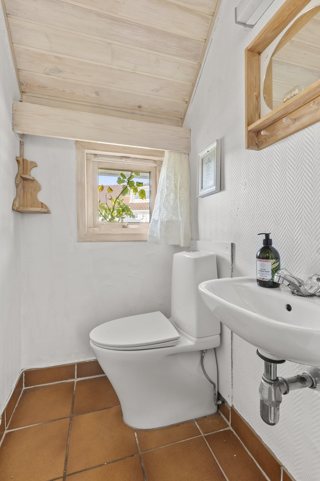 WC med ny Porsgrunn toalett. App-styrt gulvvarme Galleribilde