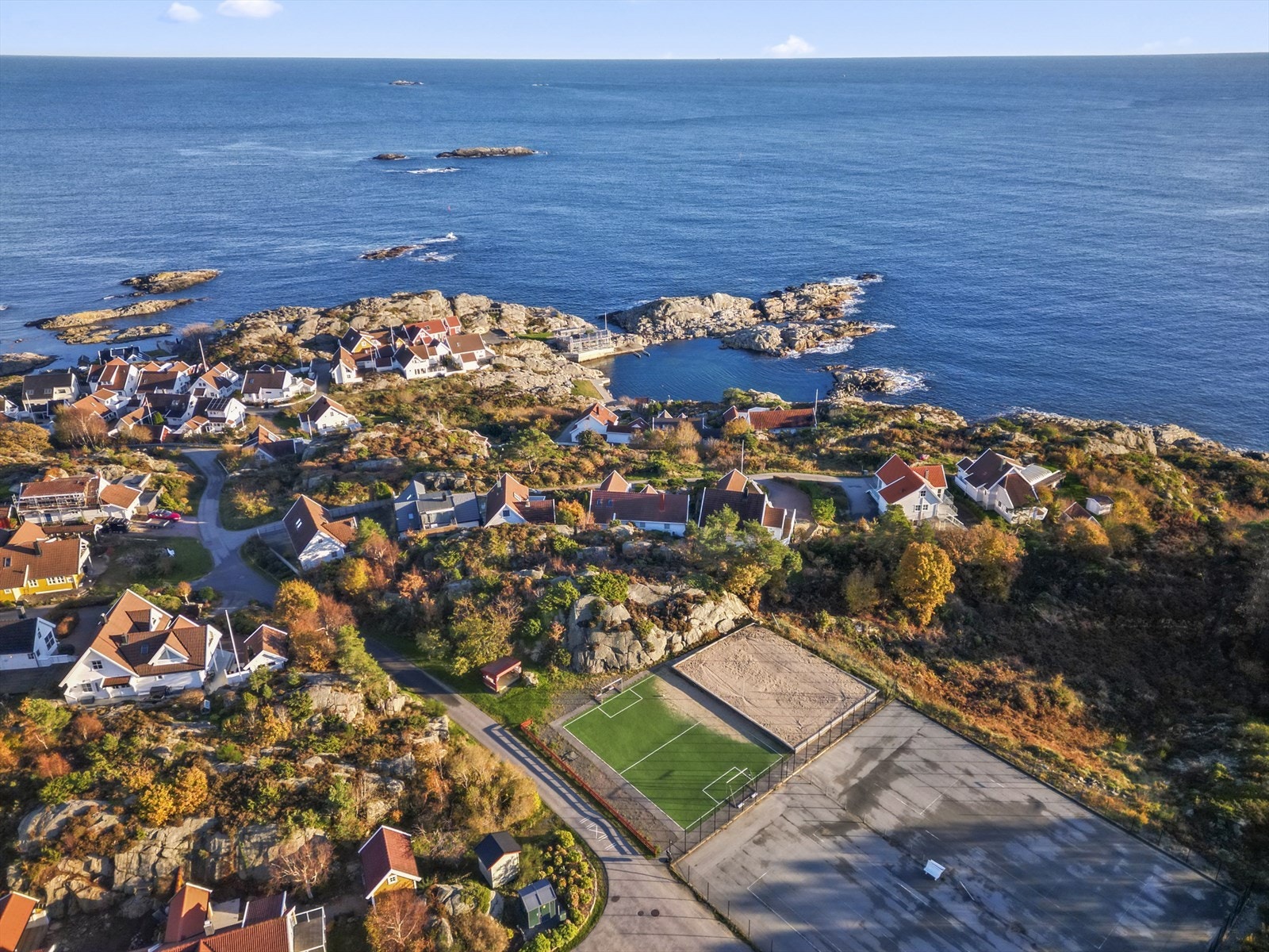 Oversikt over området, med flotte fellesfasiliteter like ved hytta Galleribilde