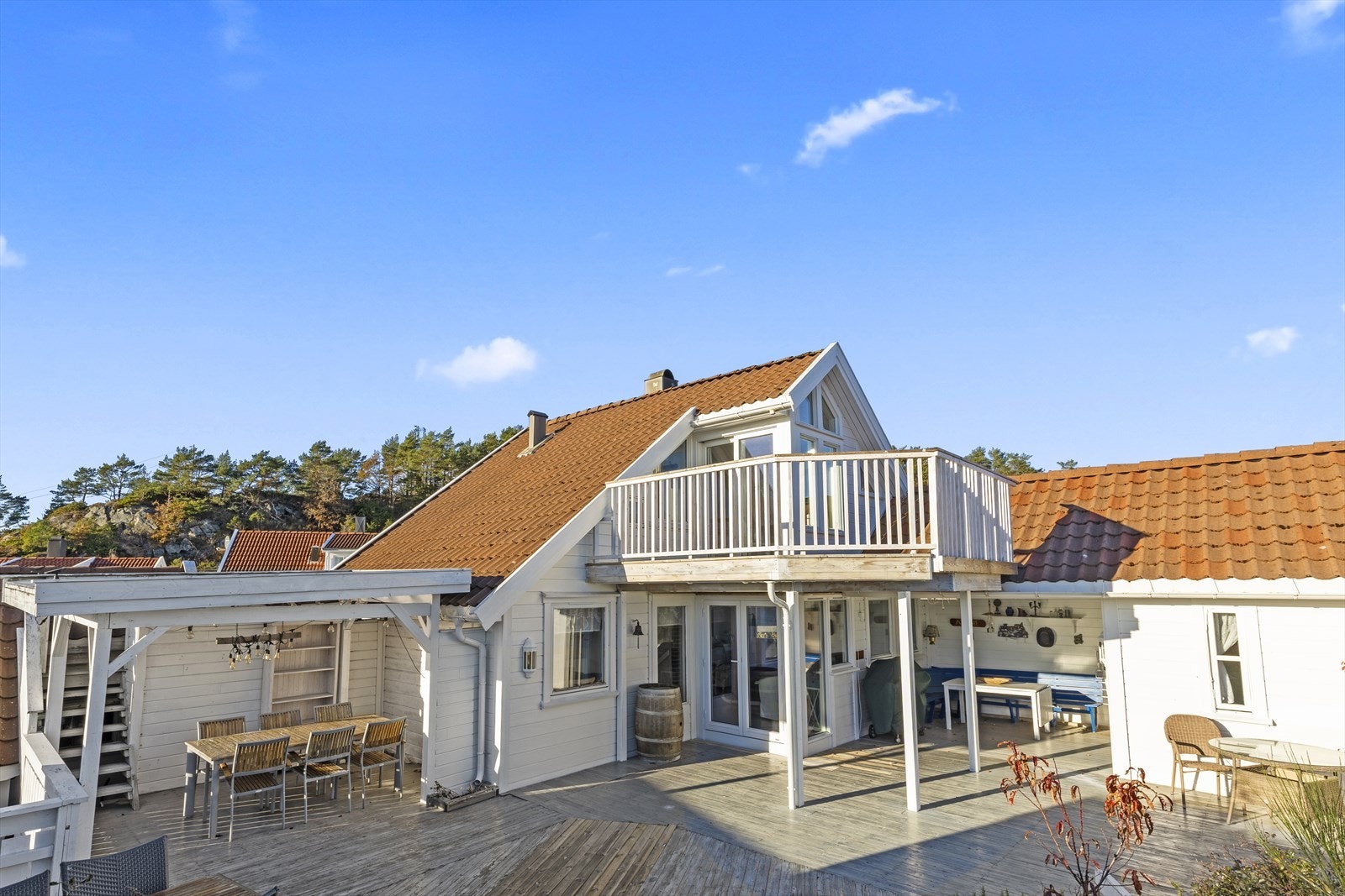Flere terrasser med sol fra morgen til kveld! Galleribilde