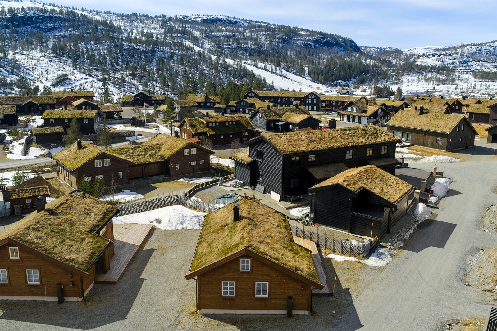Nærheten til skisenteret og oppkjørte skiløyper, samt flotte turløyper. Galleribilde