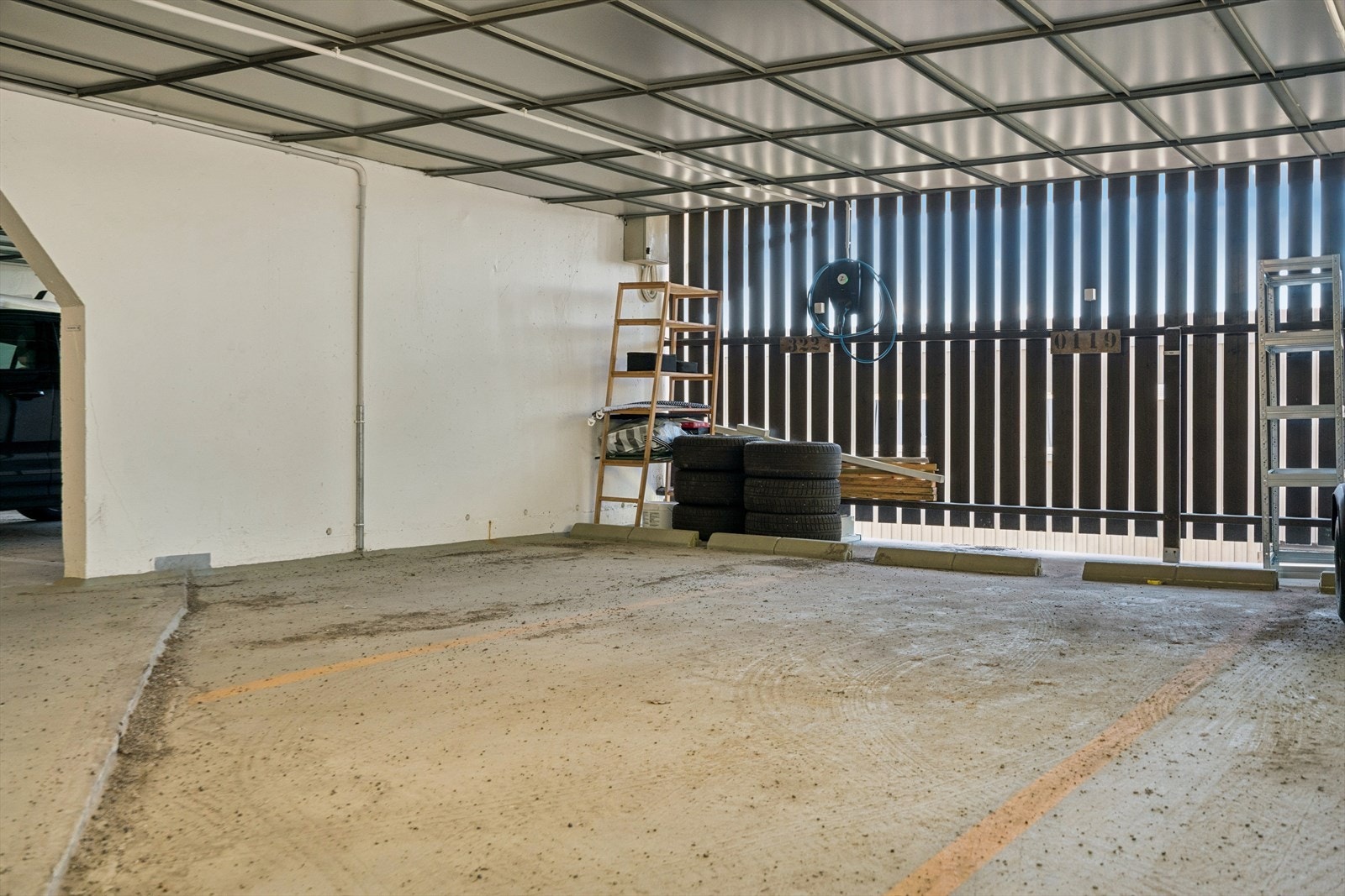 Det medfølger en fast parkeringsplass i felles garasjeanlegg. Galleribilde