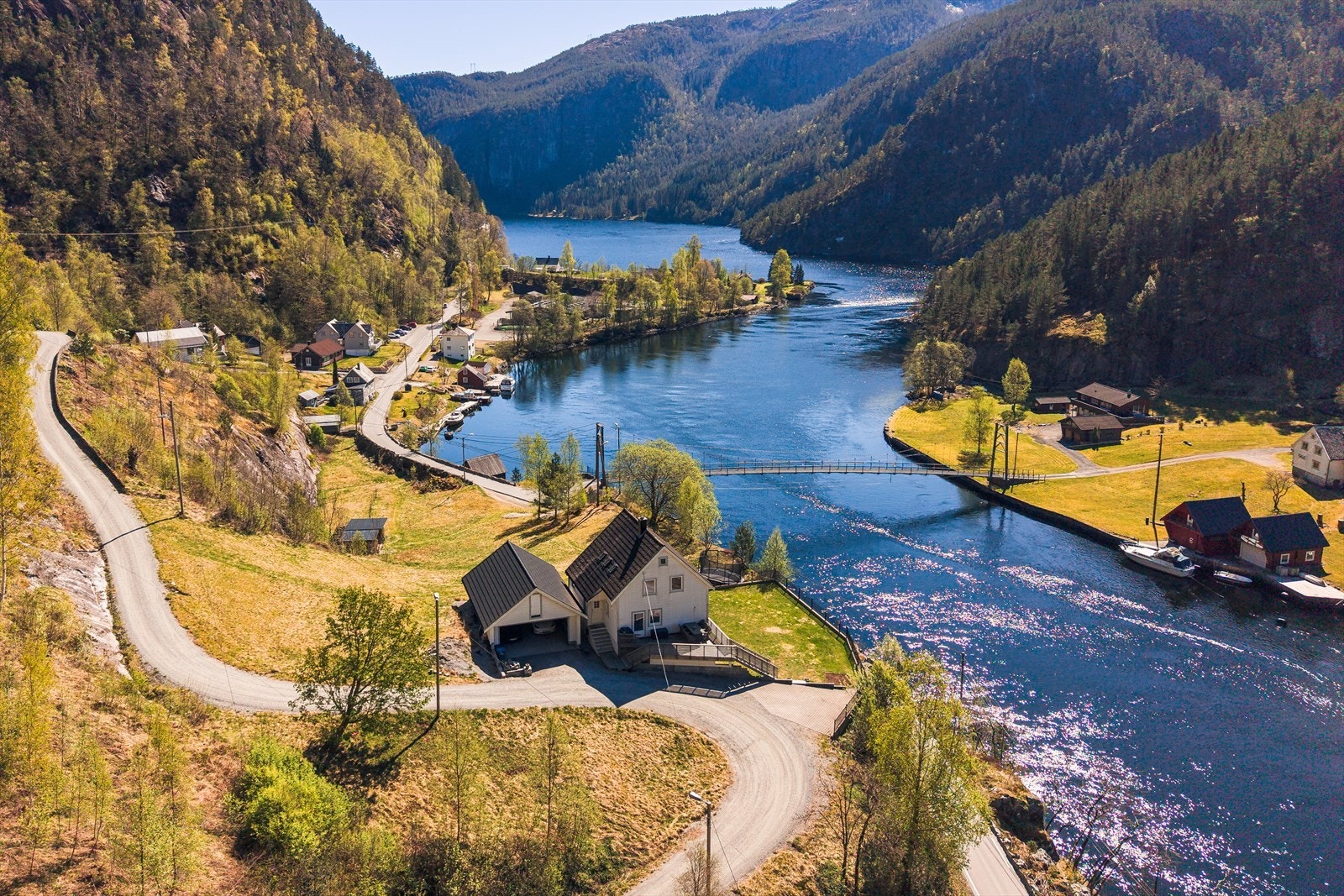 En idyllisk beliggenhet med umiddelbar nærhet til naturen. Galleribilde