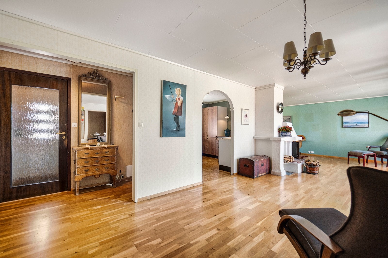 Gang/hall mot stue og kjøkken. Galleribilde