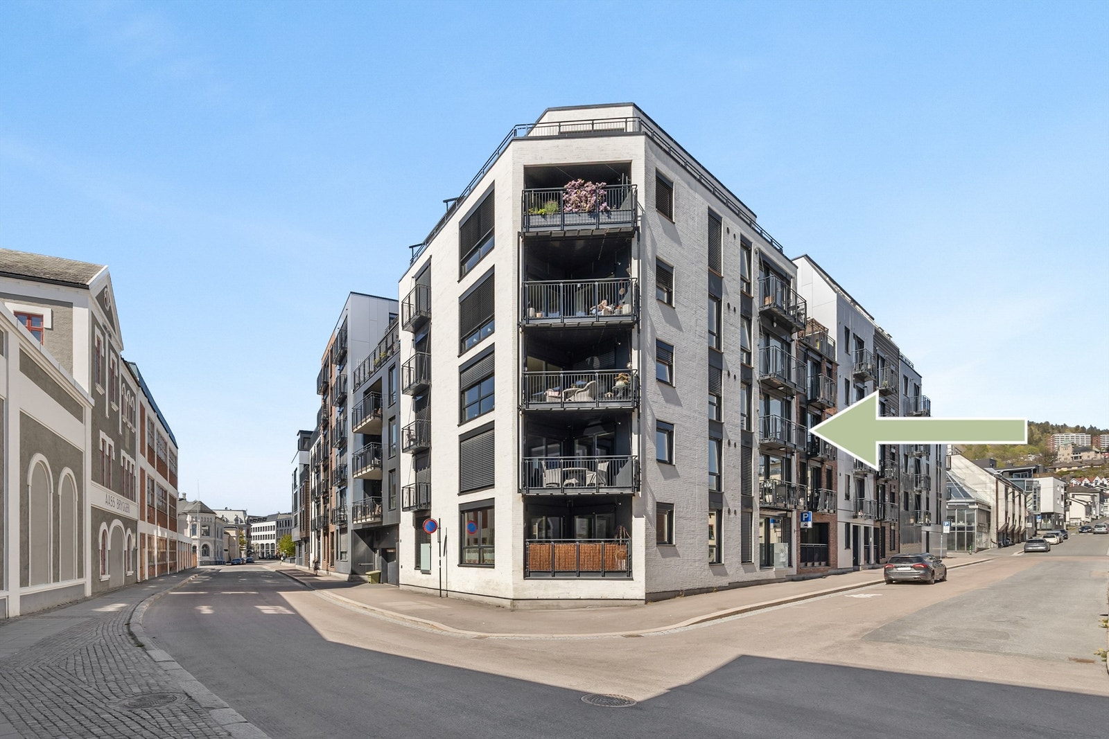 Felles inngangsparti med videre heis- og trappeadkomst til leilighetens etasjeplan (3. etasje). Galleribilde