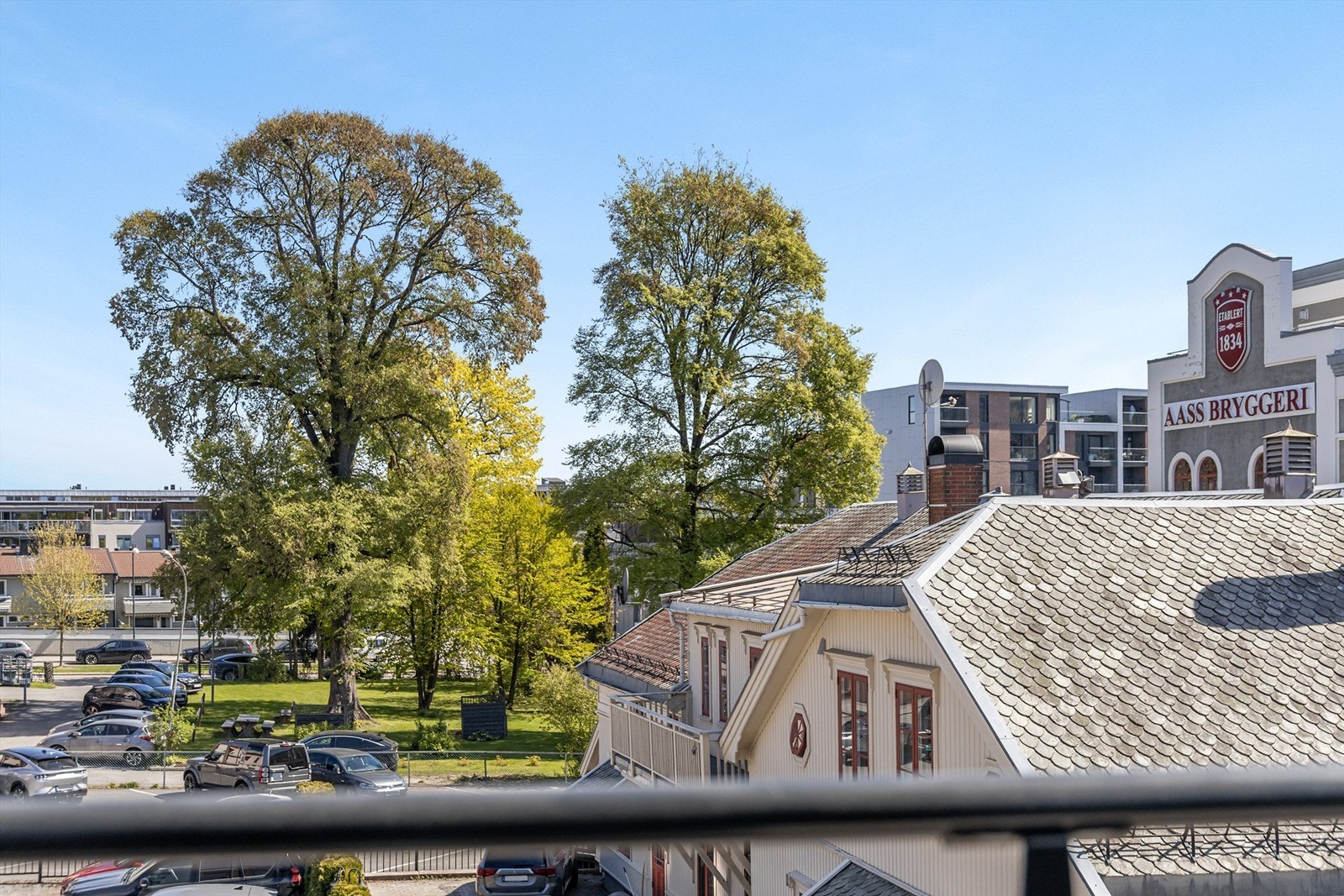 Utsikt fra balkongen/leiligheten. Galleribilde