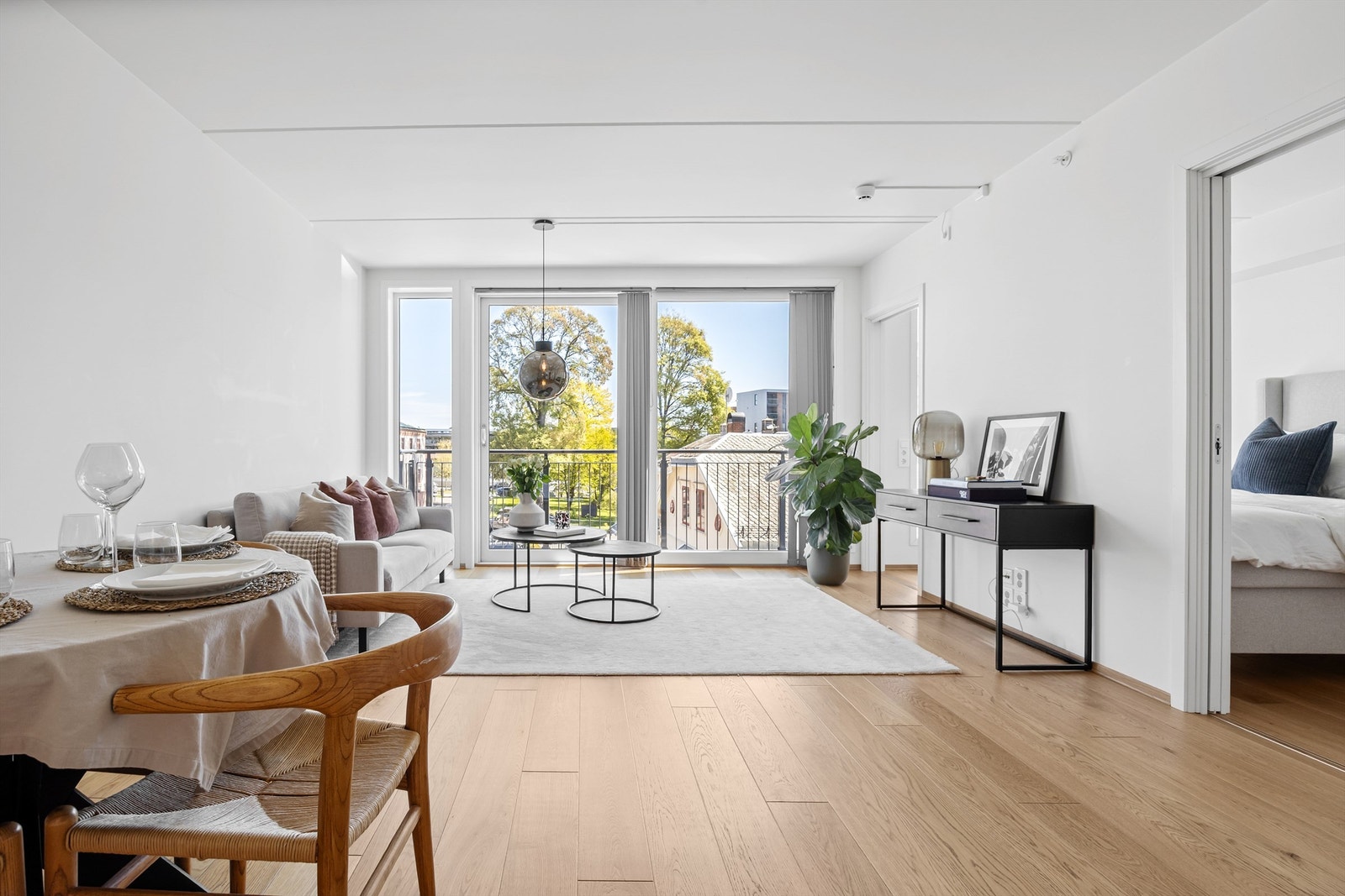 Leiligheten har en åpen og sosial planløsning med vannbåren gulvvarme i stue, kjøkken og gang for jevn komfort. Galleribilde