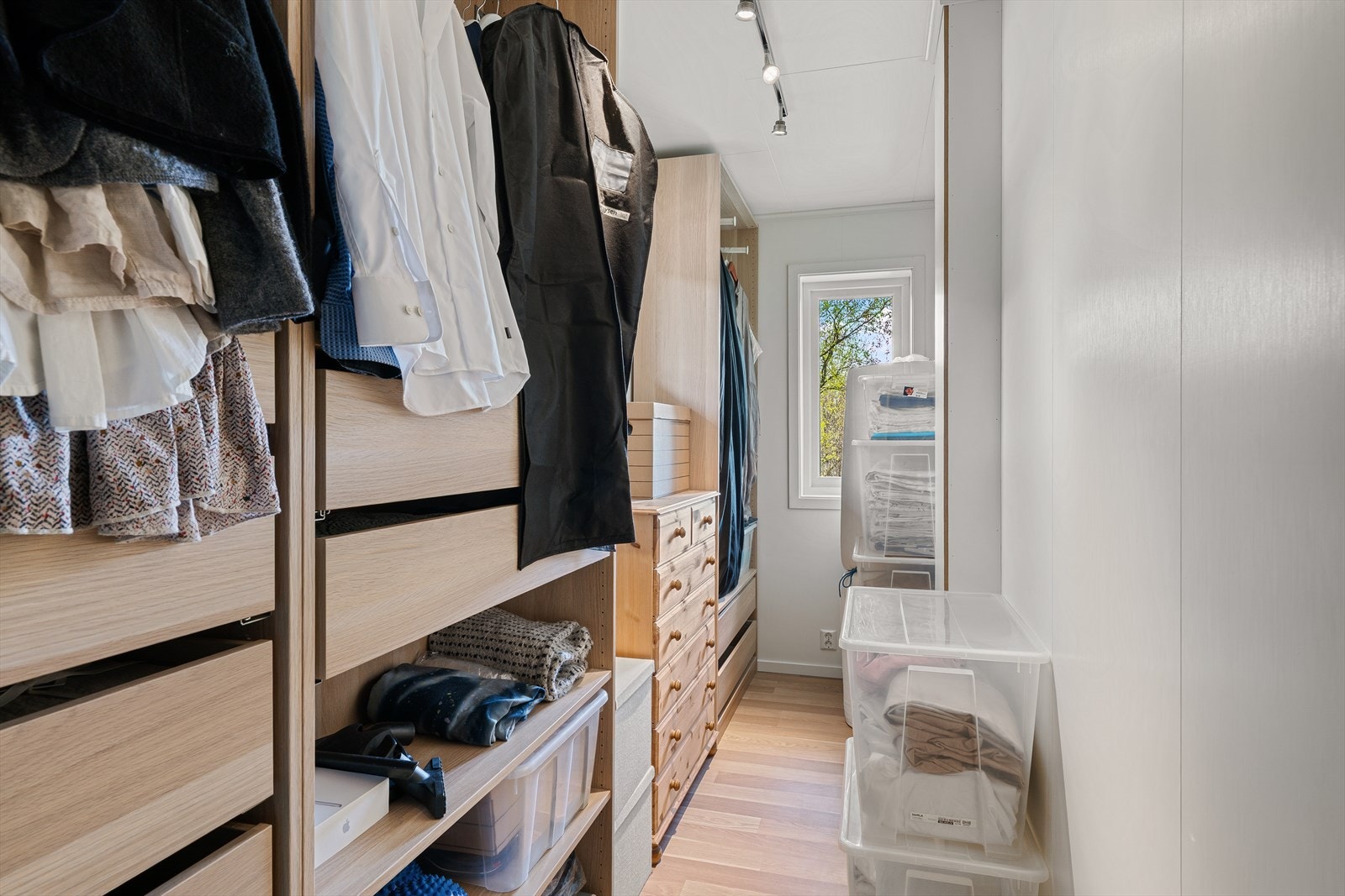 Garderobe Galleribilde
