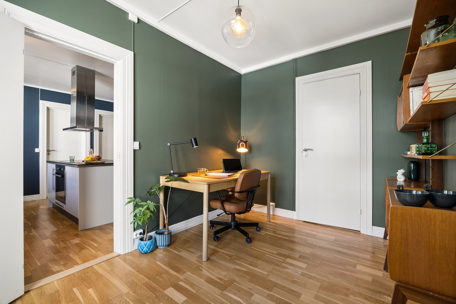 Det tredje soverommet er i dag innredet som kontor, med en behagelig fargepalett. Galleribilde