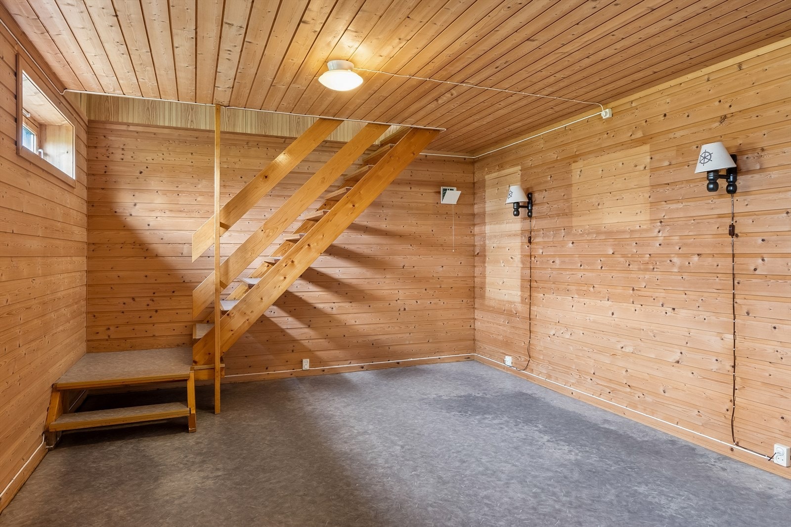 I kjelleren er det rikelig med plass til opppbevaring. Galleribilde