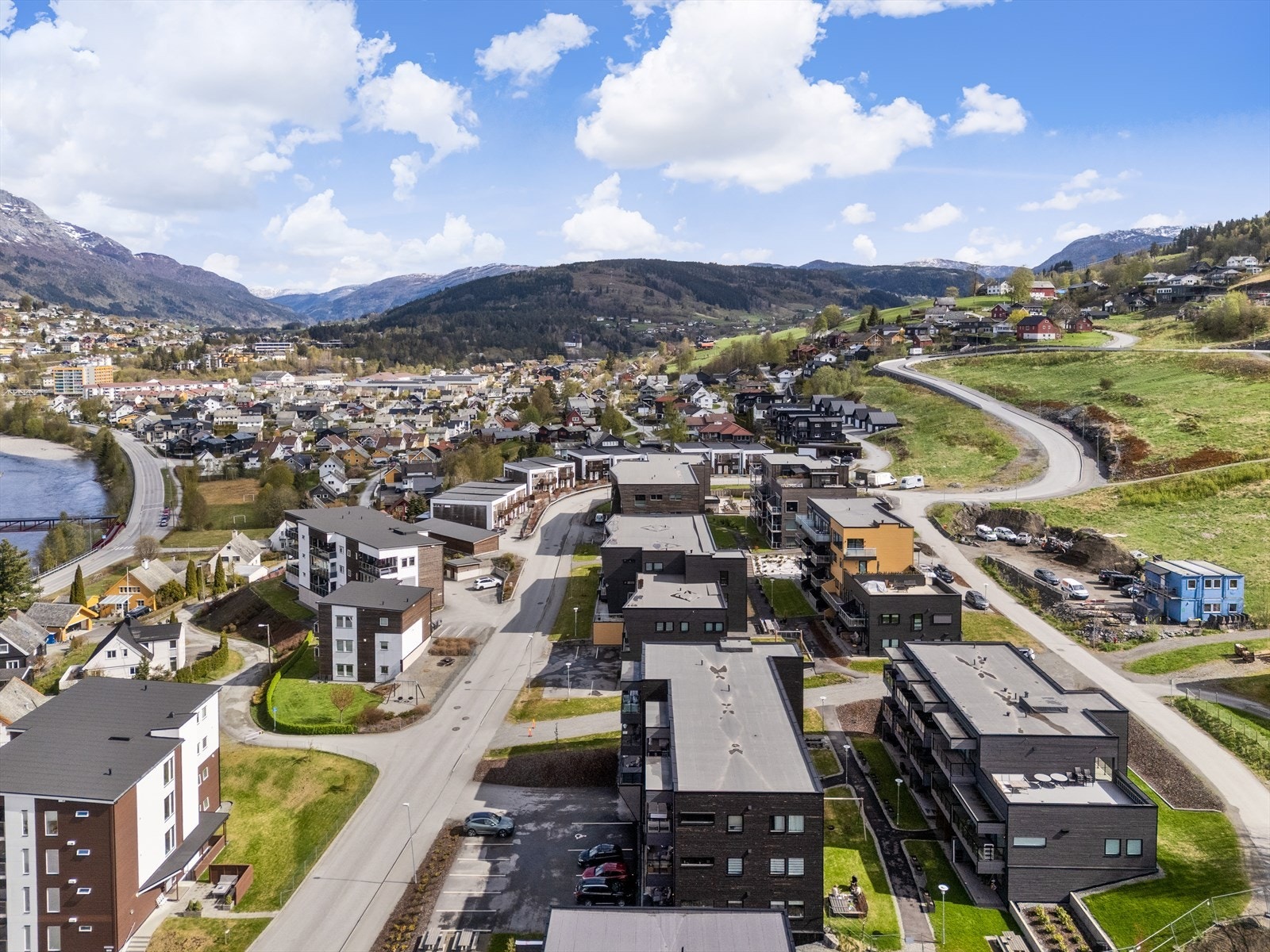 Parkering i garasjeanlegg der du har egen elbil lader av typen Defa Power 3-fase 400V 20,7 kW. Galleribilde