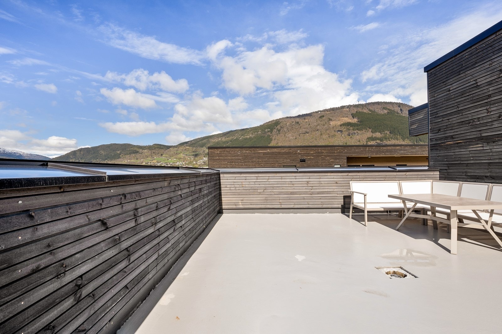 I samme etasje som leiligheten er det felles takterrasse. Galleribilde
