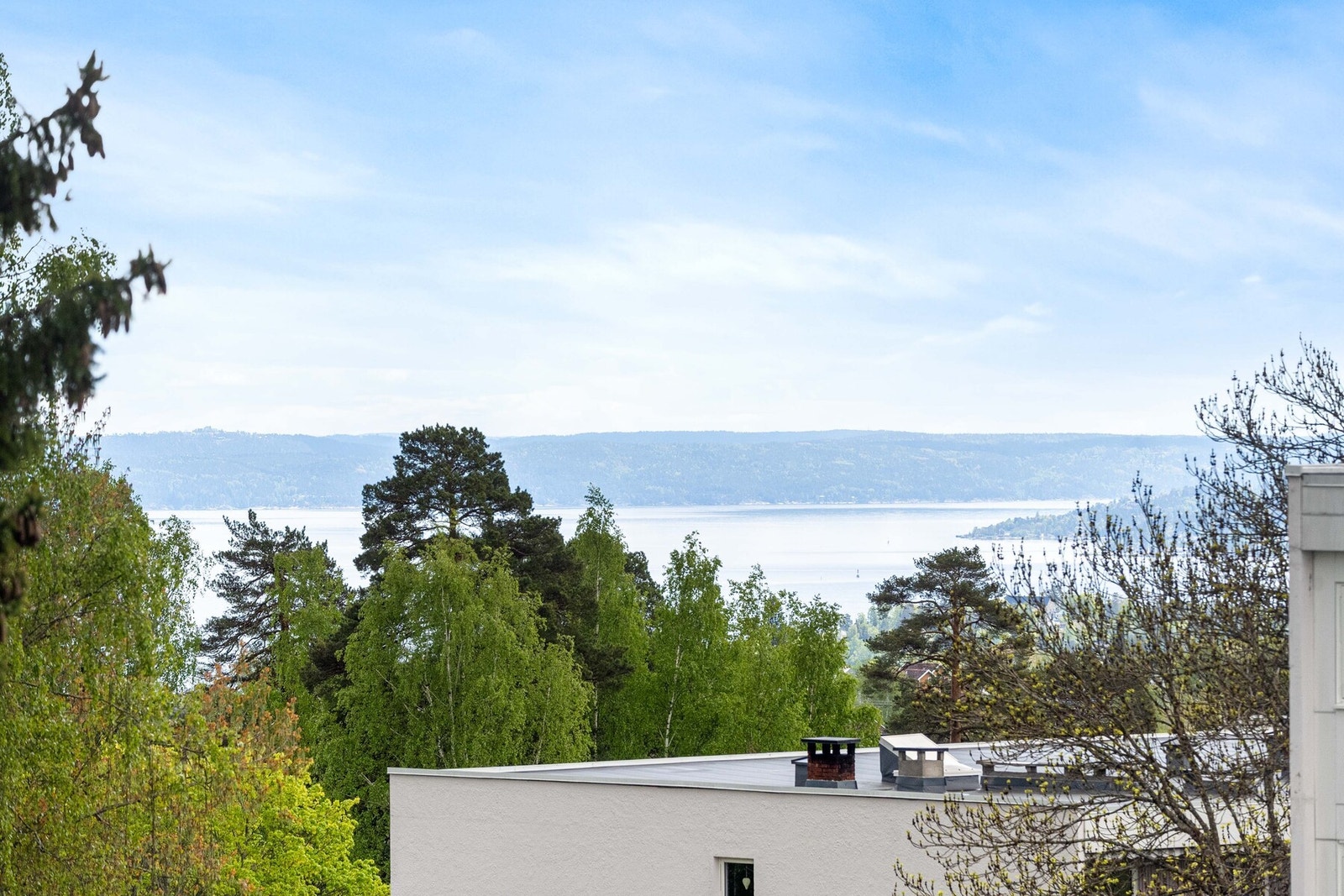Balkongen byr på hyggelig utsyn mot grøntområder og gode gode solforhold på sommerstid. Galleribilde