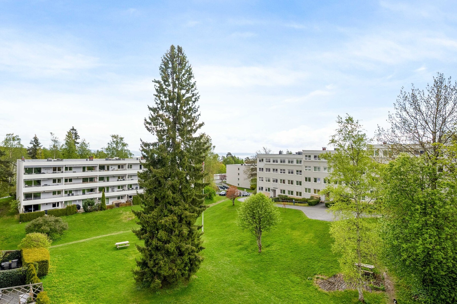 Balkongen byr på hyggelig utsyn mot grøntområder og gode gode solforhold på sommerstid. Galleribilde