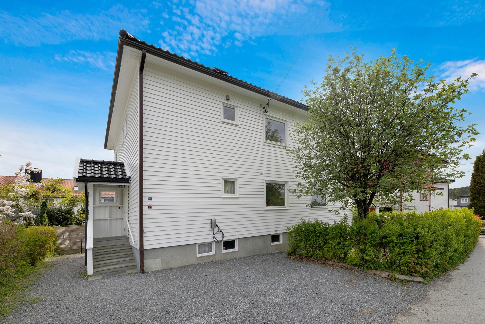 2 stk parkeringsplass tilhørende leiligheten. El.lader montert Galleribilde