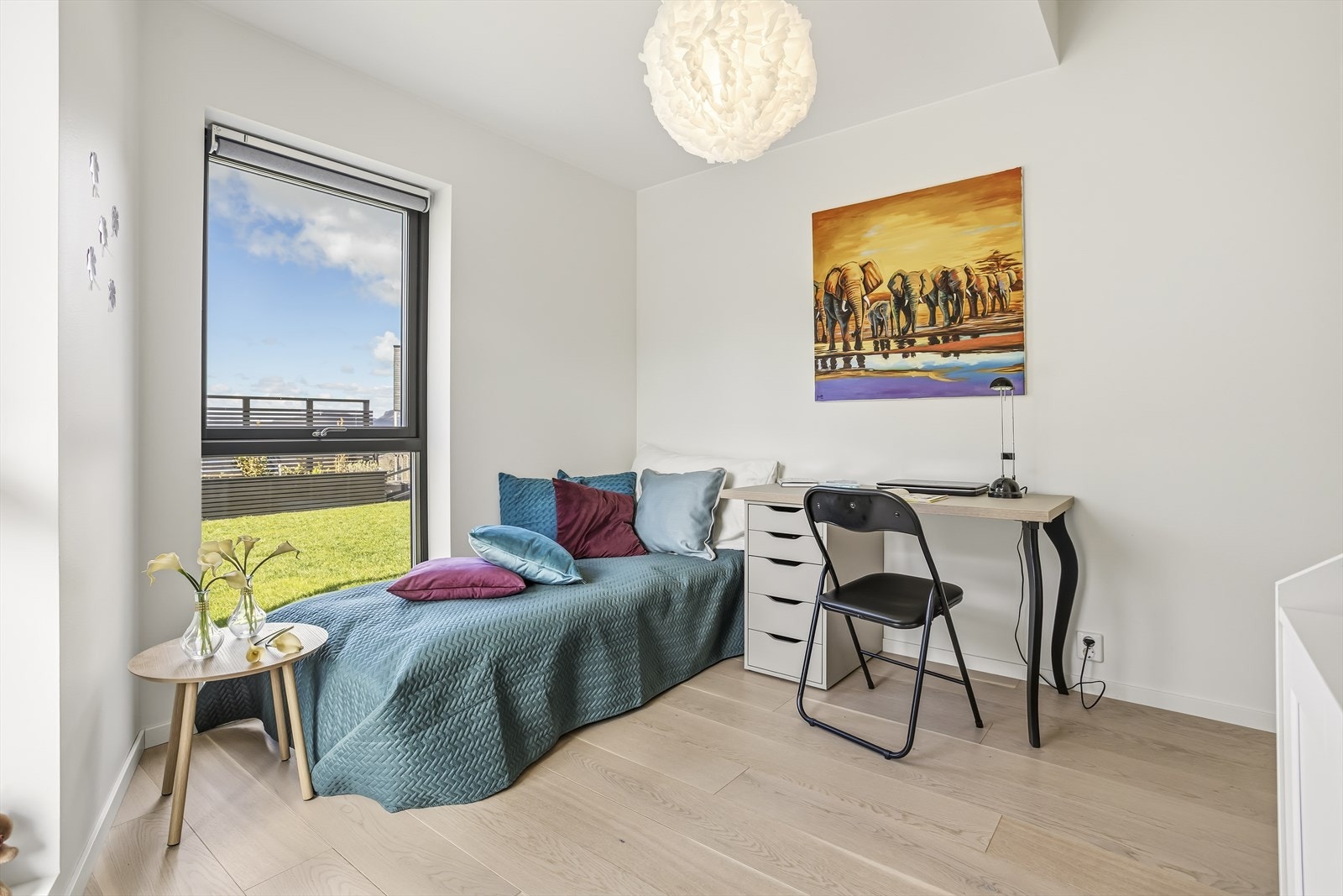 Soverommene er av god størrelse og har parkett på gulvet. Galleribilde