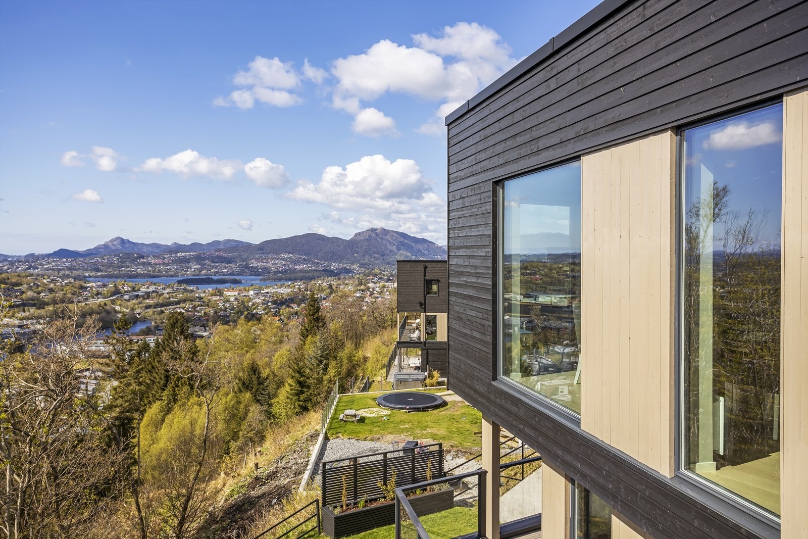 Nærområdet byr på nærhet til natur og fine turmuligheter. Galleribilde