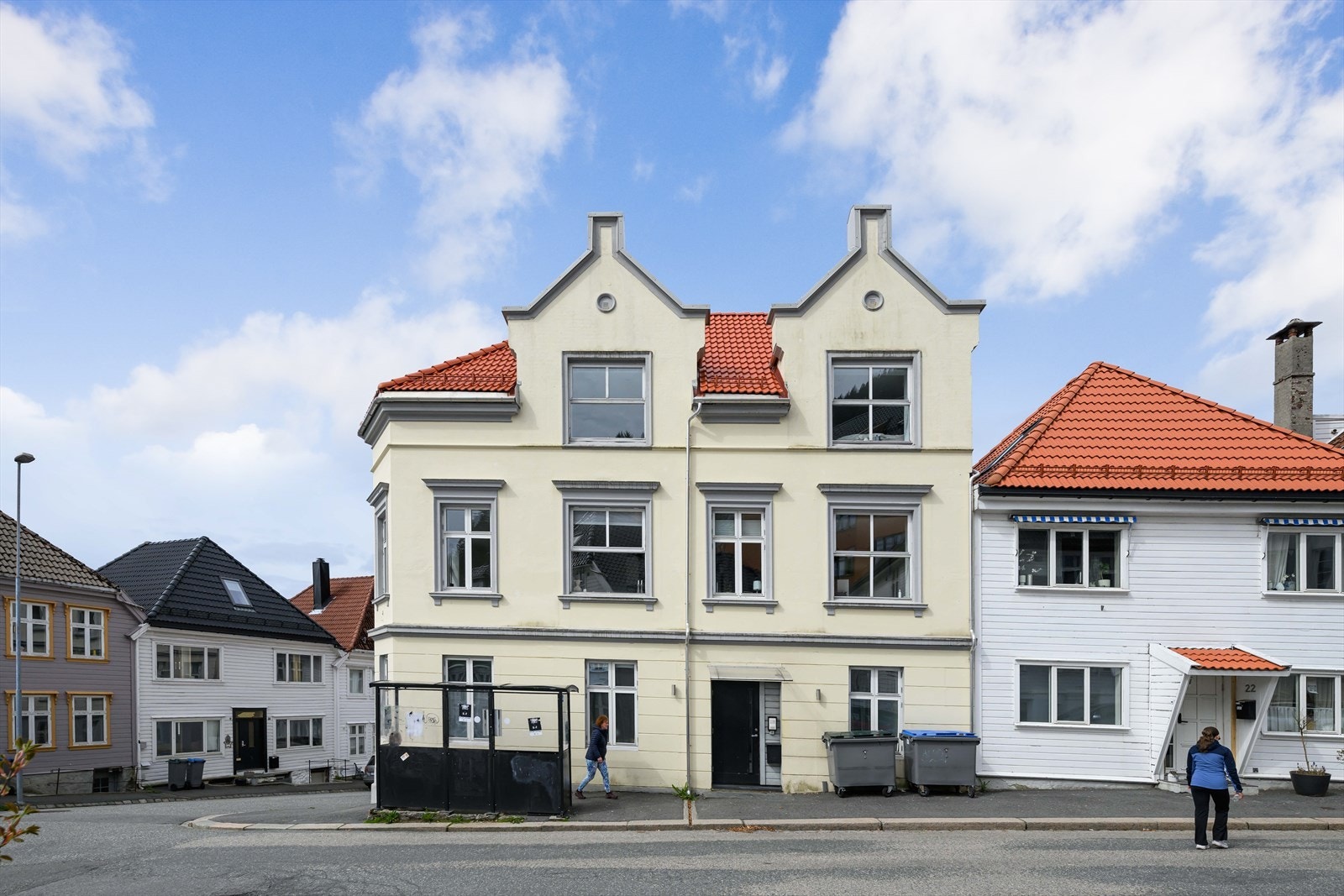 Leiligheten ligger i en klassisk og velholdt bygård i et attraktivt boområde. Galleribilde